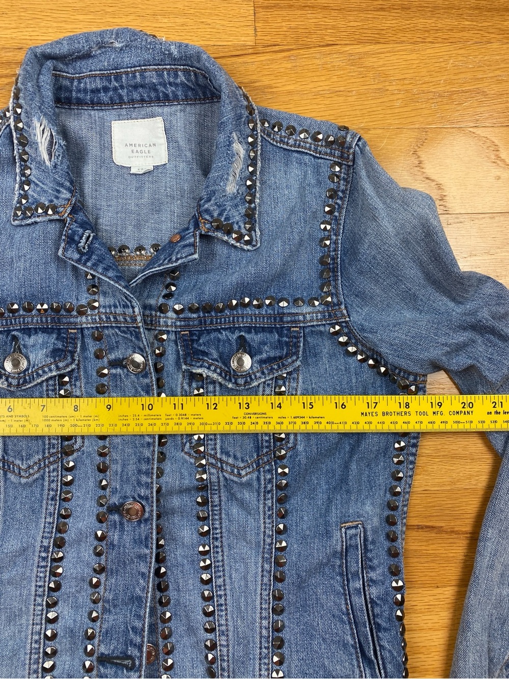 American Eagle Studded jean jacket Size M Distressed Denim Rocker Chic Country - Picture 7 of 12
